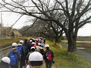 全校徒歩遠足2.