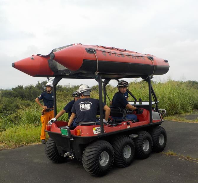 水陸両用車に舟艇を積載した状況