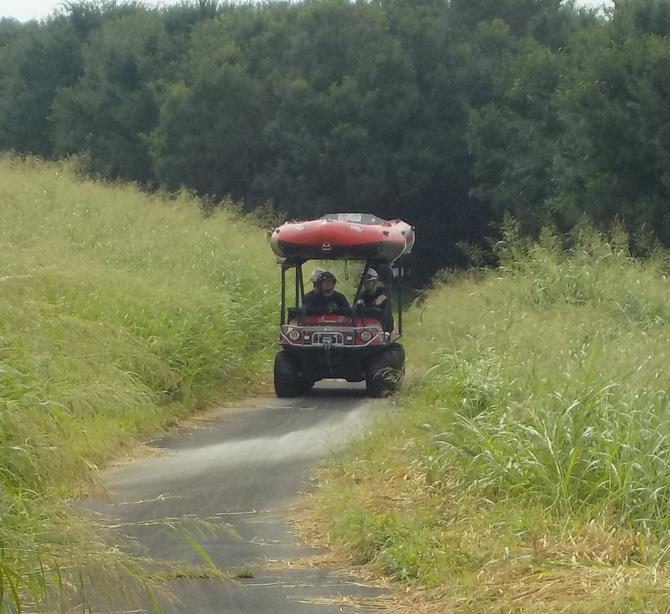 水陸両用車による悪路走行