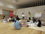 絵本の読み聞かせの様子